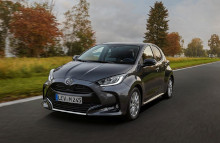 Modellen leveres af Toyota Motor Europe som led i det globale samarbejde mellem Mazda Motor Corporation og Toyota Motor Corporation.