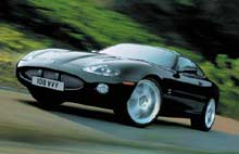 Mens det ydre ikke har ændret sig meget, er der sket ting og sager under motorhjelmen på Jaguarerne XK8 og XKR.