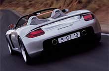 Porsche Carrera GT udrustes med en noget større hækvinge end den, der ses på disse billeder.